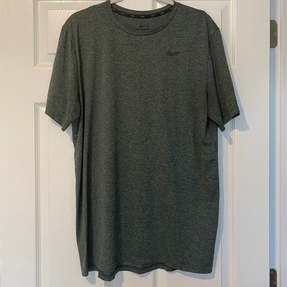MEN’S GREEN NIKE DRI FIT ATHLETIC SHIRT - L - Picture 1 of 5